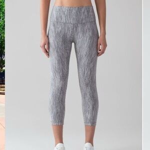 LULULEMON wunder under crop 21” high rise size 4